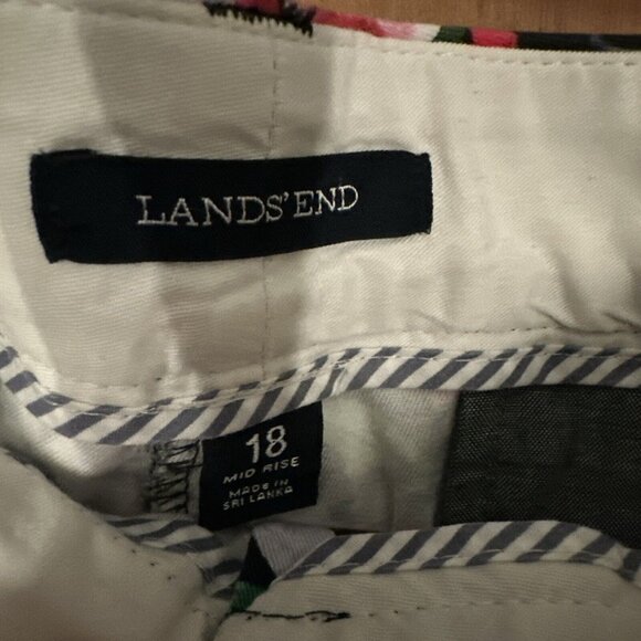 Lands End Women’s Shorts 18 Midrise Floral Garden Colorful Art To Wear - Picture 3 of 5